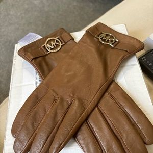 Leather gloves